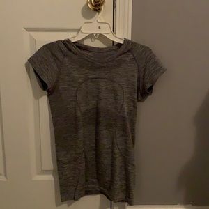 Lululemon swiftly tech short sleeve size 6
